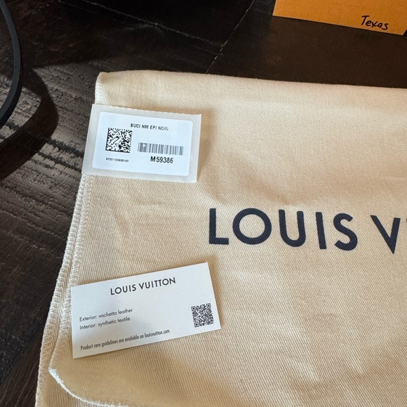 Louis Vuitton Buci Crossbody Black Epi Leather - EXCELLENT Condition - Picture 13 of 15
